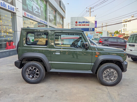 jimny xanh rêu