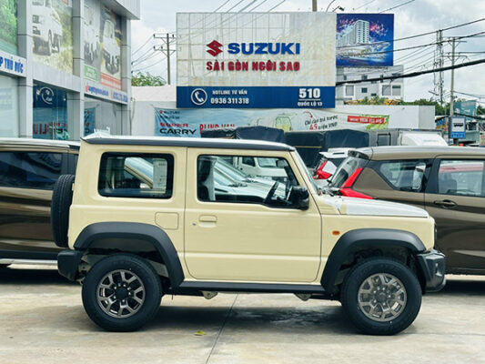 jimny trắng ngà